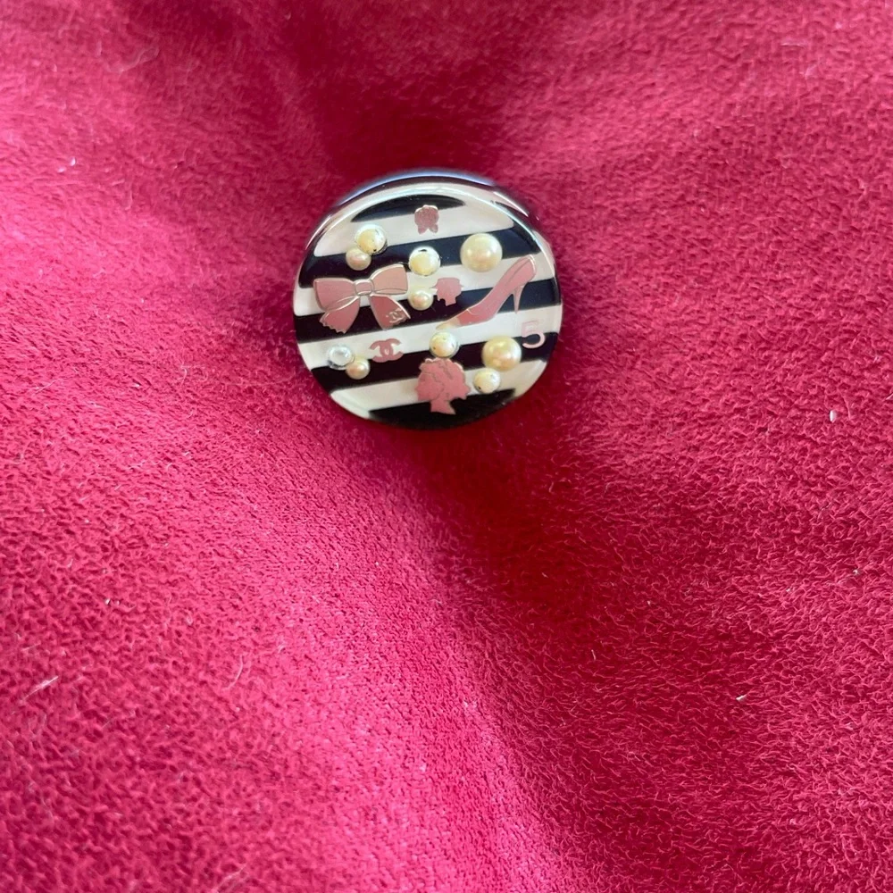 CHANEL Black Resin Ring with Cream Pearl Accents